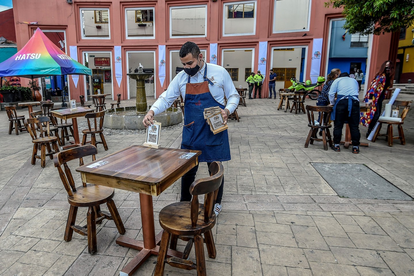 Outdoor Restaurant-Square-QR Code