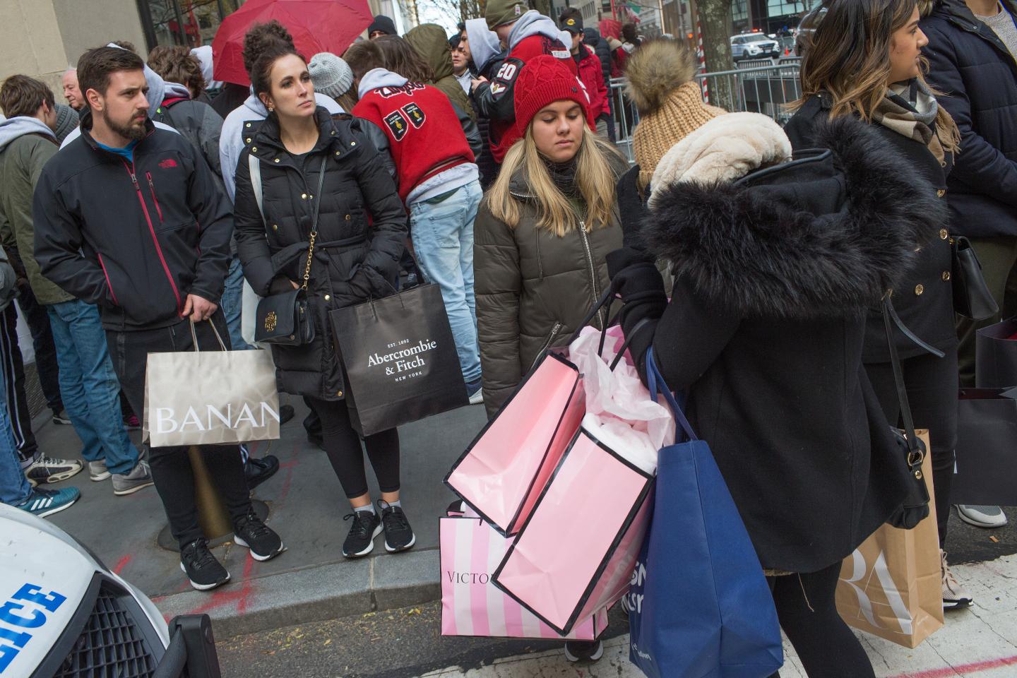 Black Friday traffic could fall as much as 25% amid earlier deals, COVID anxiety