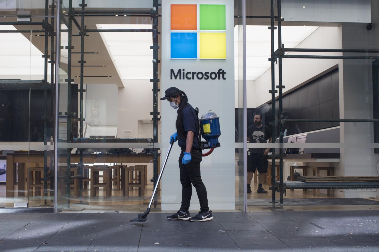 Stocks, futures slip as even a surge of ‘beats’ fail to lift the COVID gloom