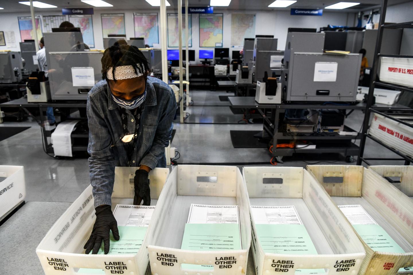 In must-win Florida, an economic rebound gives Trump a shot