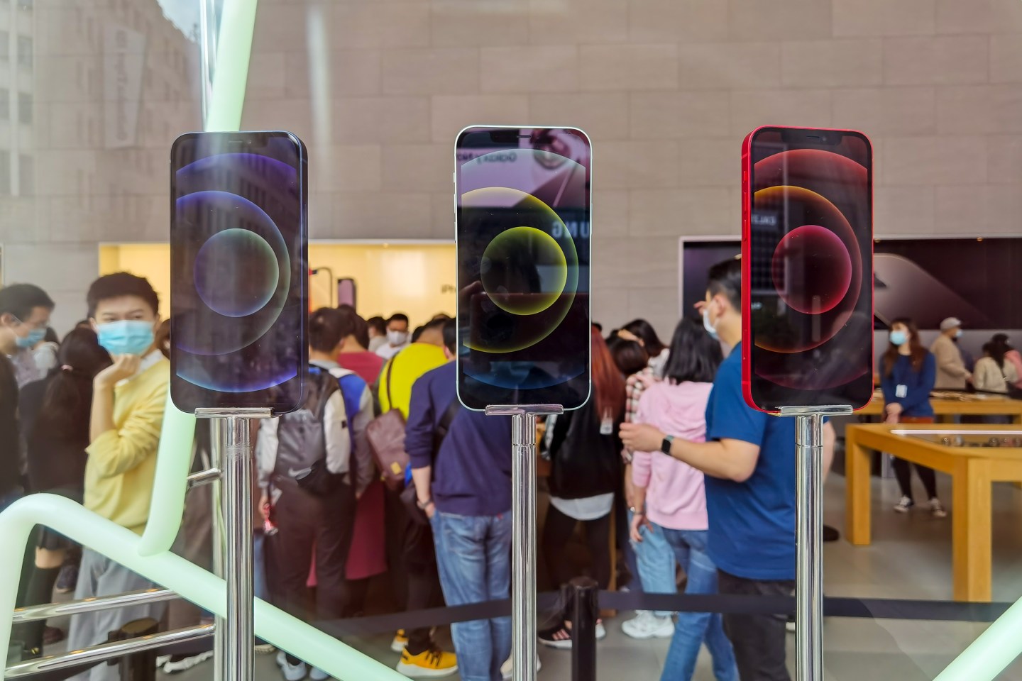 Apple has lost $450 billion in value in just a few weeks