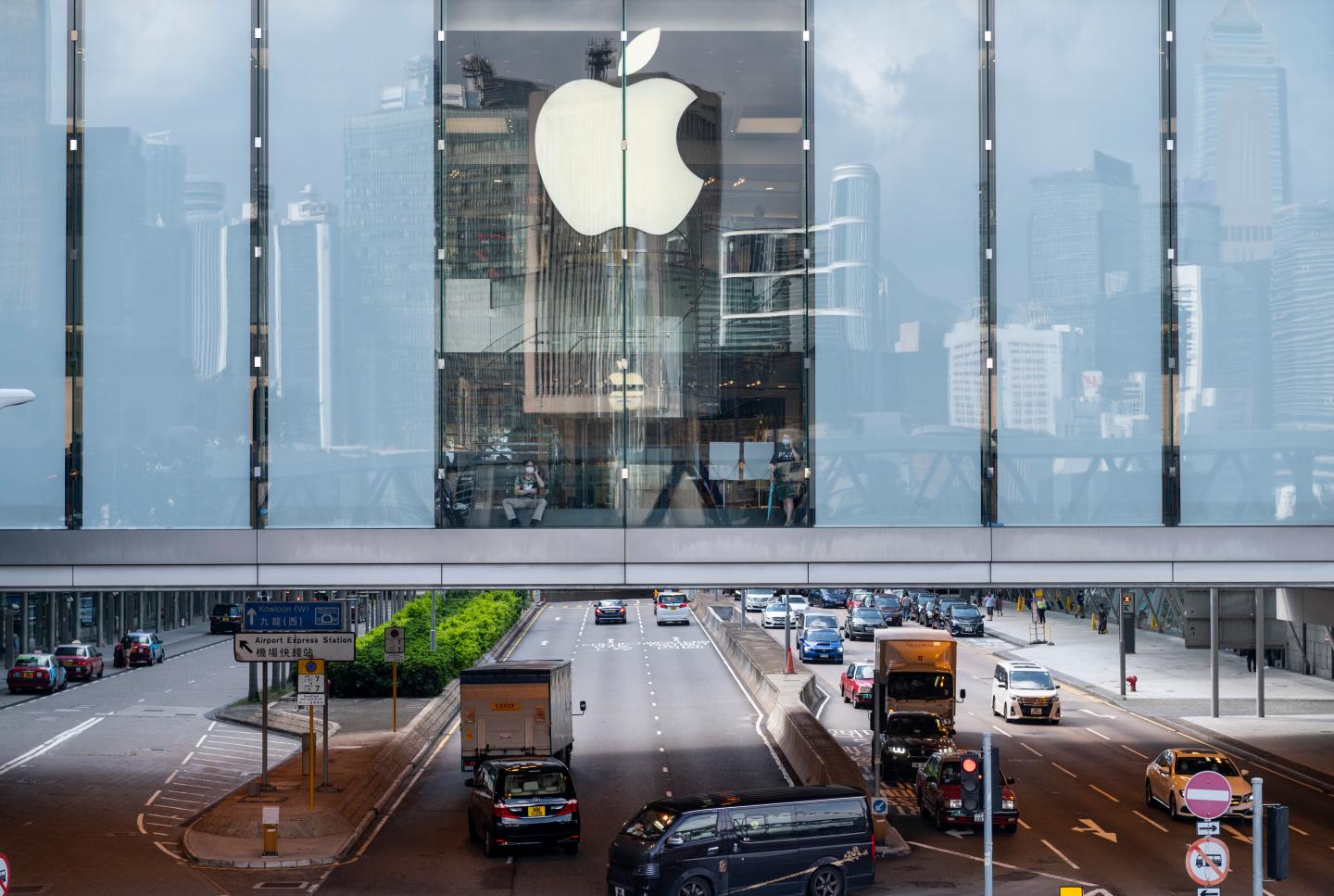Apple says iPhone 12 sales are strong despite delays