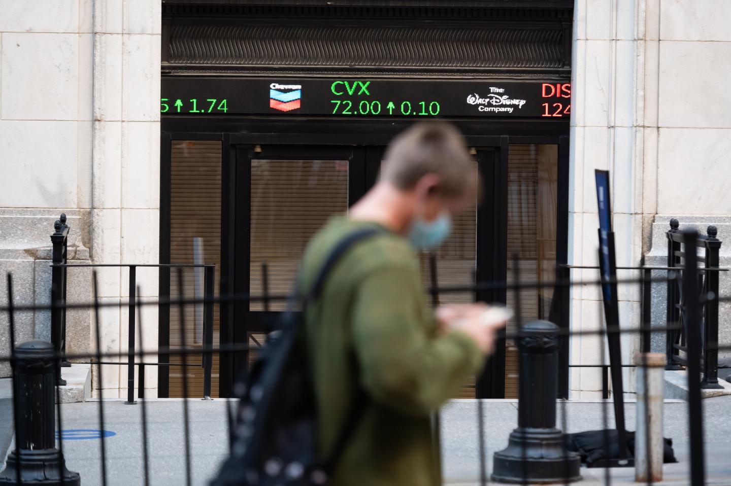 Atom looks to capitalize on the stock market craze with a new analytics subscription