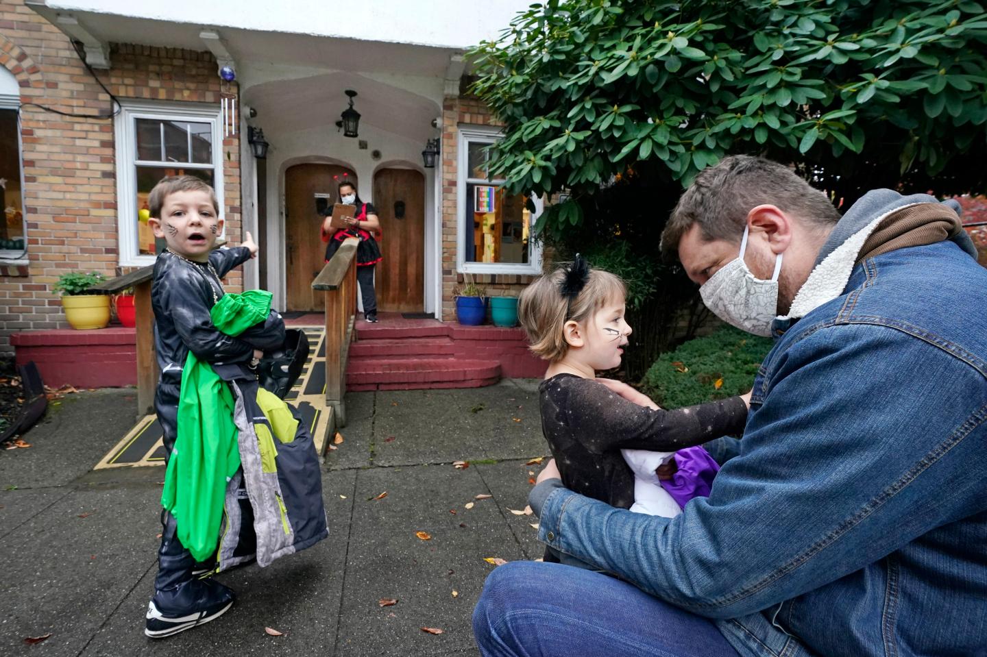 Families and daycares struggle to navigate COVID rules with germy kids