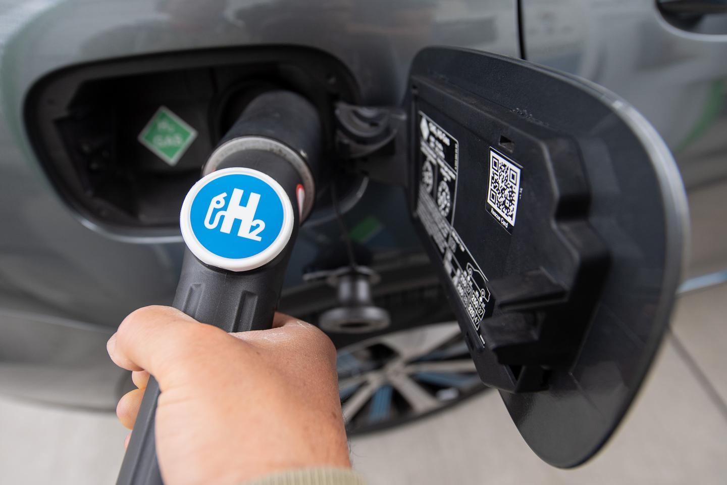 hydrogen car reefueling