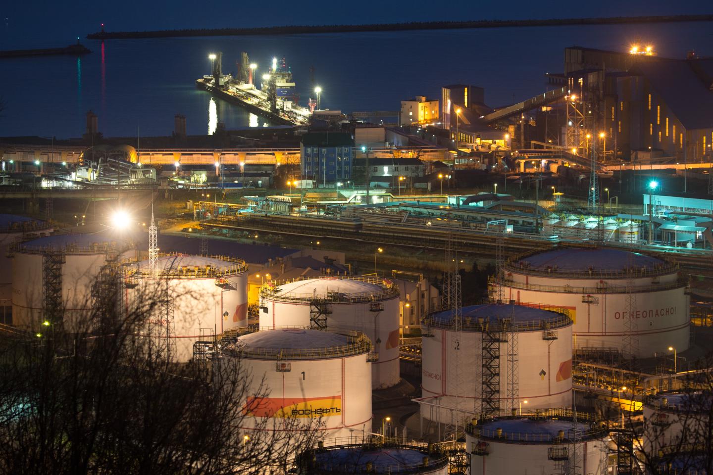 As tighter lockdowns threaten oil demand, the Russian ruble feels the pressure