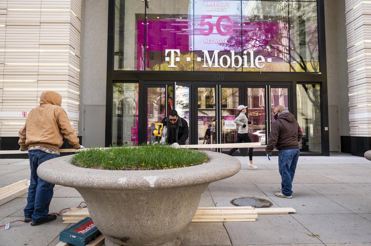 T-Mobile can’t claim to have the ‘best’ 5G network, ad body says