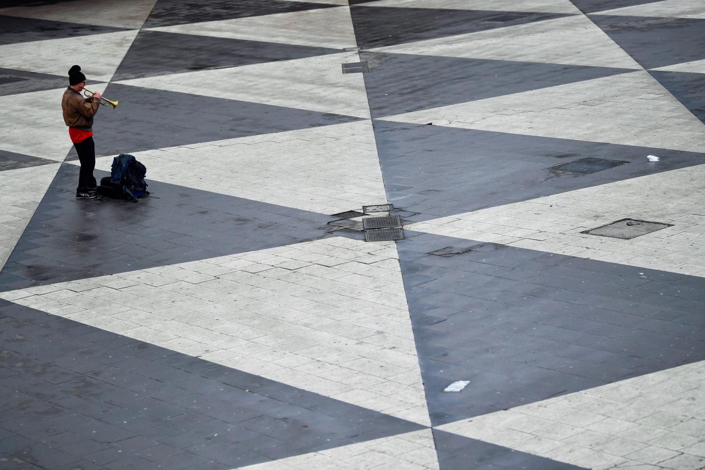 Suddenly, Swedes are ‘very worried’ that the ‘herd immunity’ strategy is no match for COVID