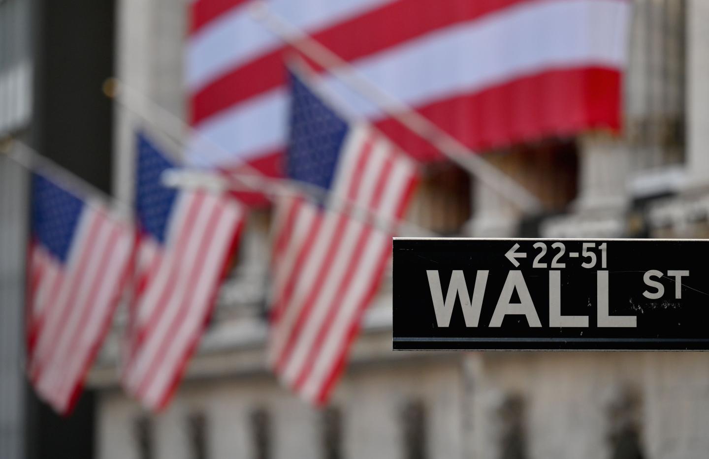Dow sets a new all-time high, closing at 29,551