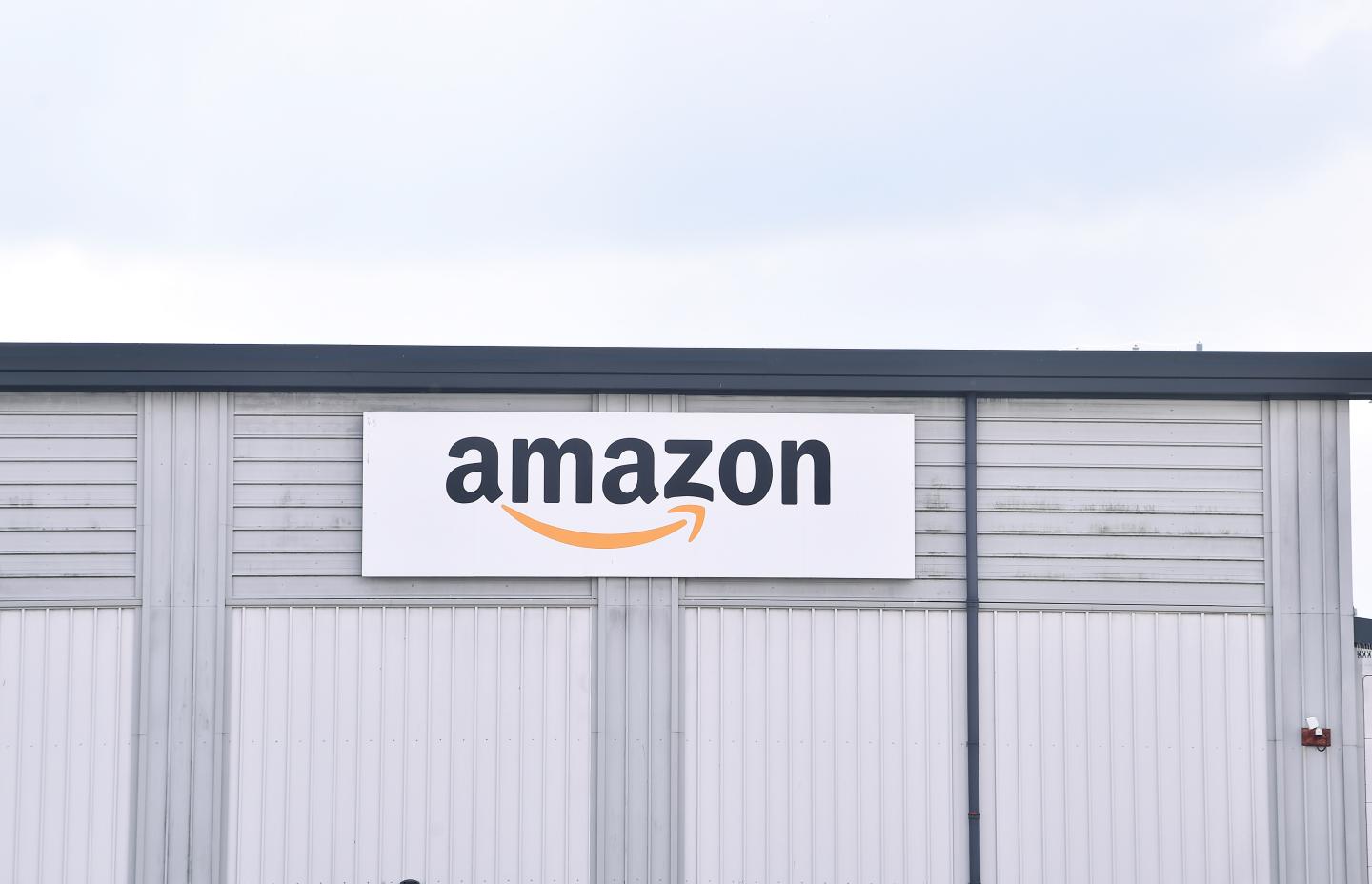 Amazon says it will offer warehouse staff a one time bonus amid union drive