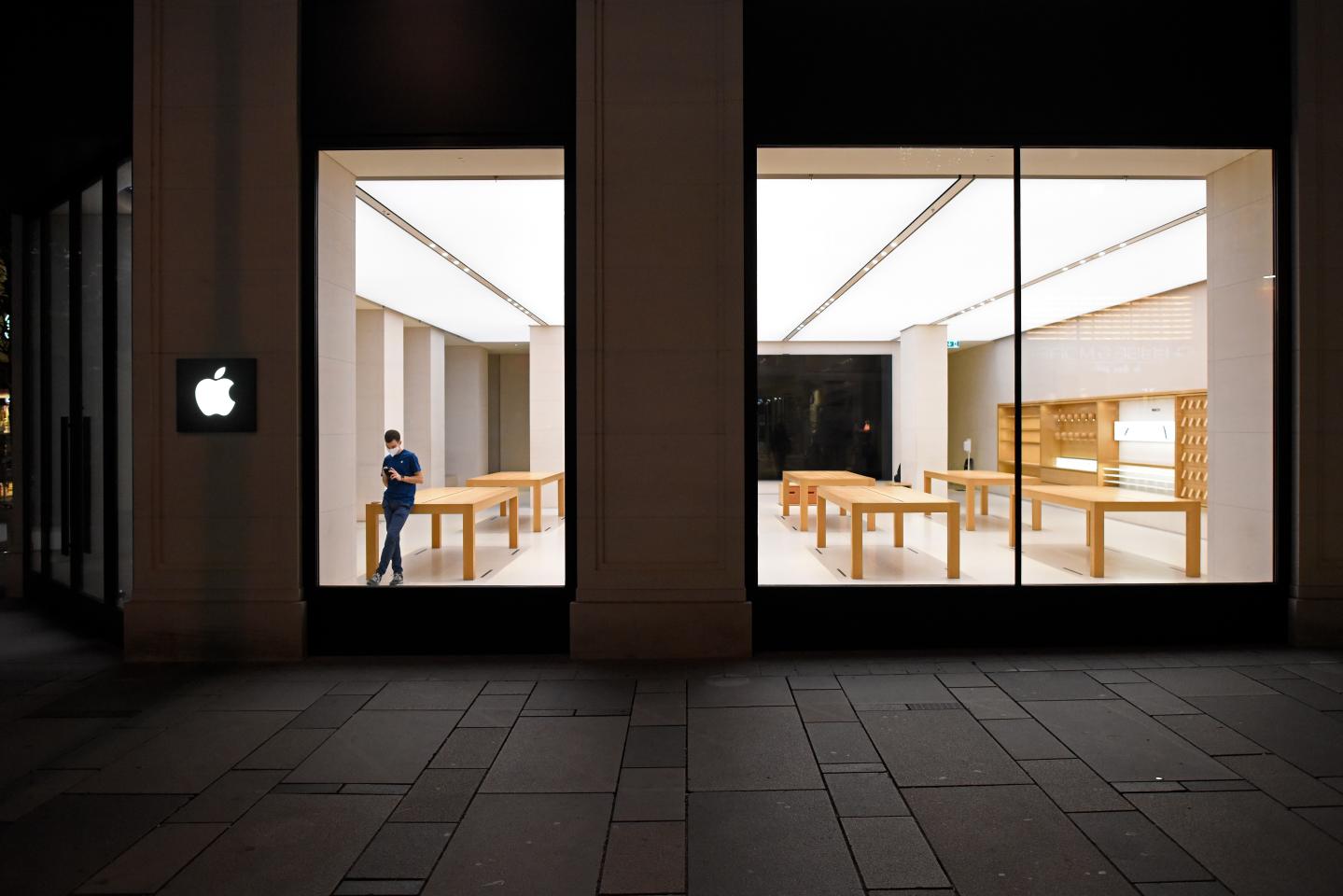 Apple defends decision to delay privacy feature, slams Facebook