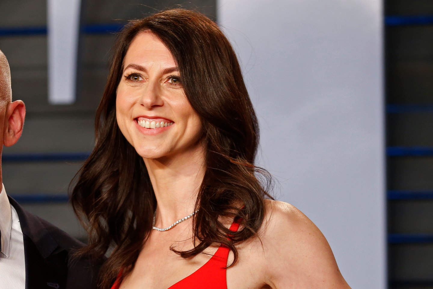 2018 Vanity Fair Oscar Party – Arrivals – Beverly Hills, California, U.S., 04/03/2018 –  Amazon CEO Jeff and wife MacKenzie Bezos. REUTERS/Danny Moloshok