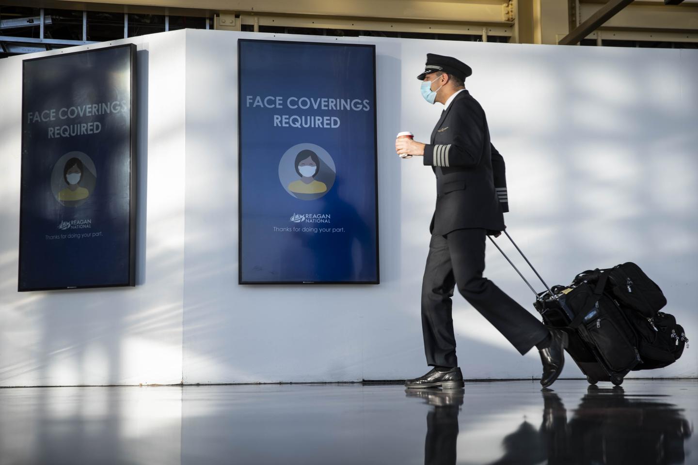 U.S. airline workers seeking priority for COVID vaccine