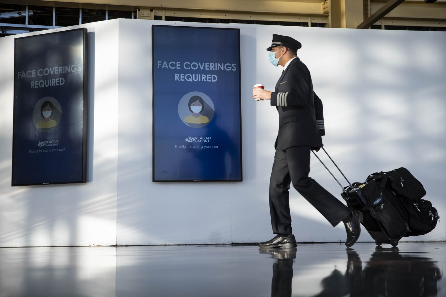 U.S. airline workers seeking priority for COVID vaccine