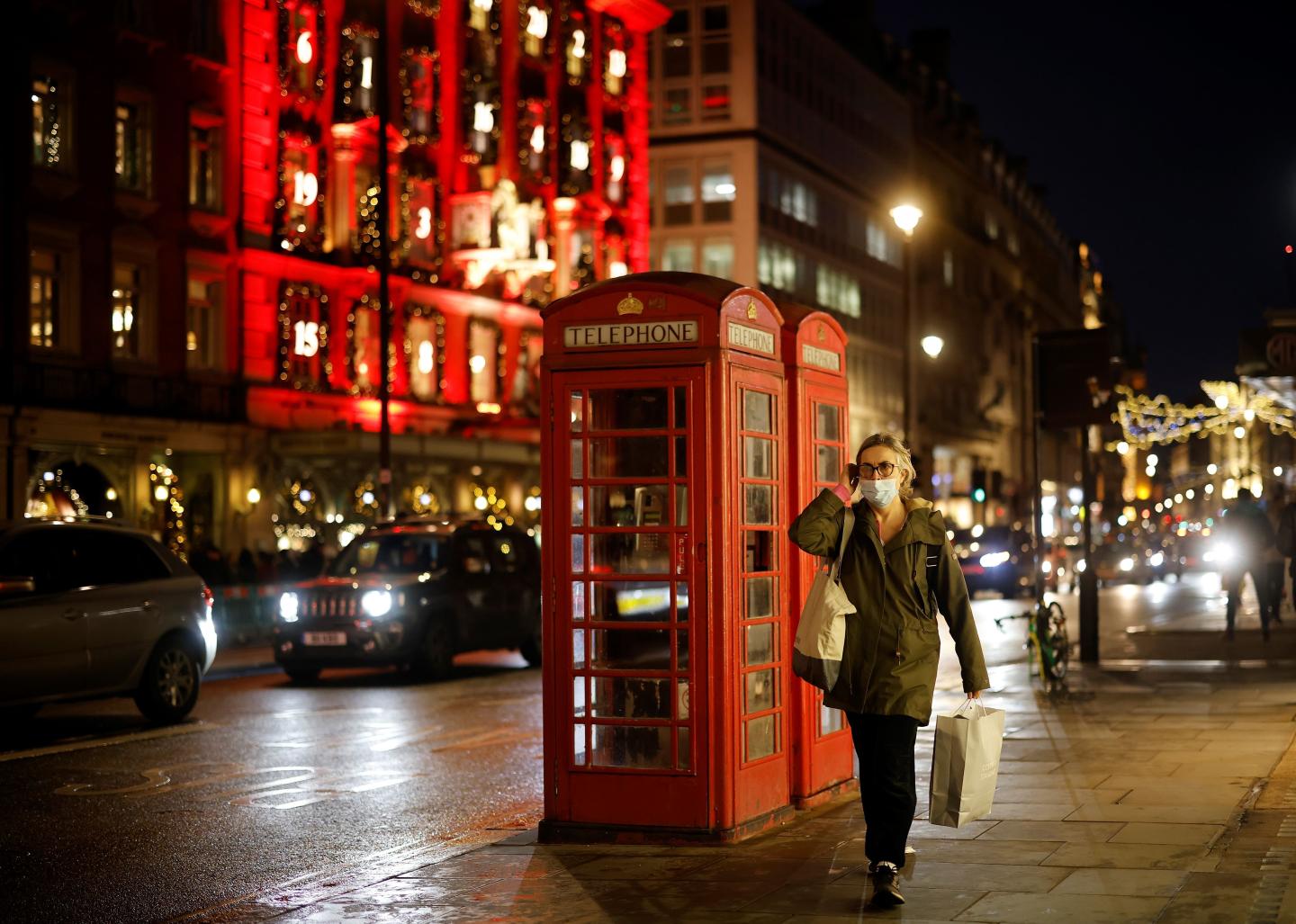 Boris Johnson imposes an emergency London lockdown to fight a new COVID-19 strain