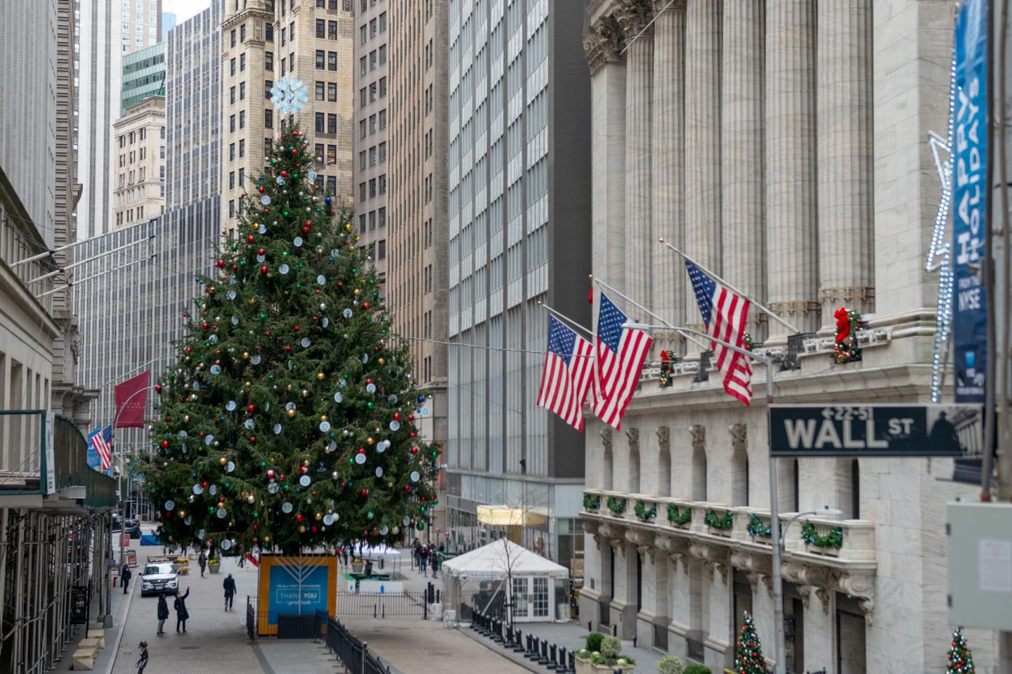 Sagging job gains can’t keep U.S. markets from record highs