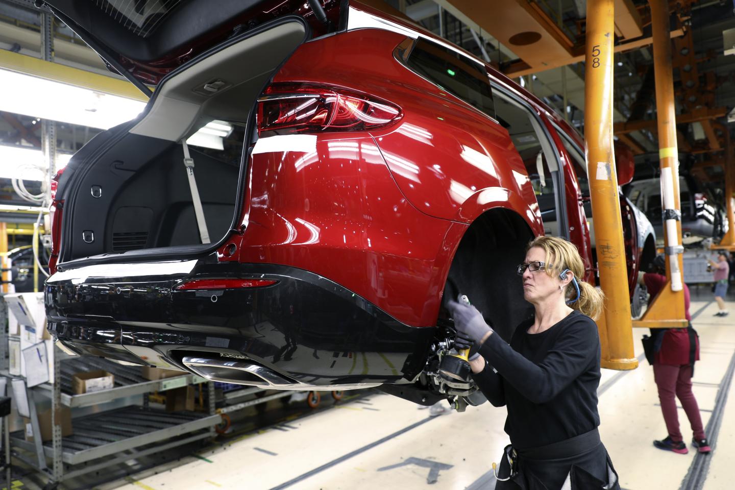 GM to only sell zero-emissions models by 2035