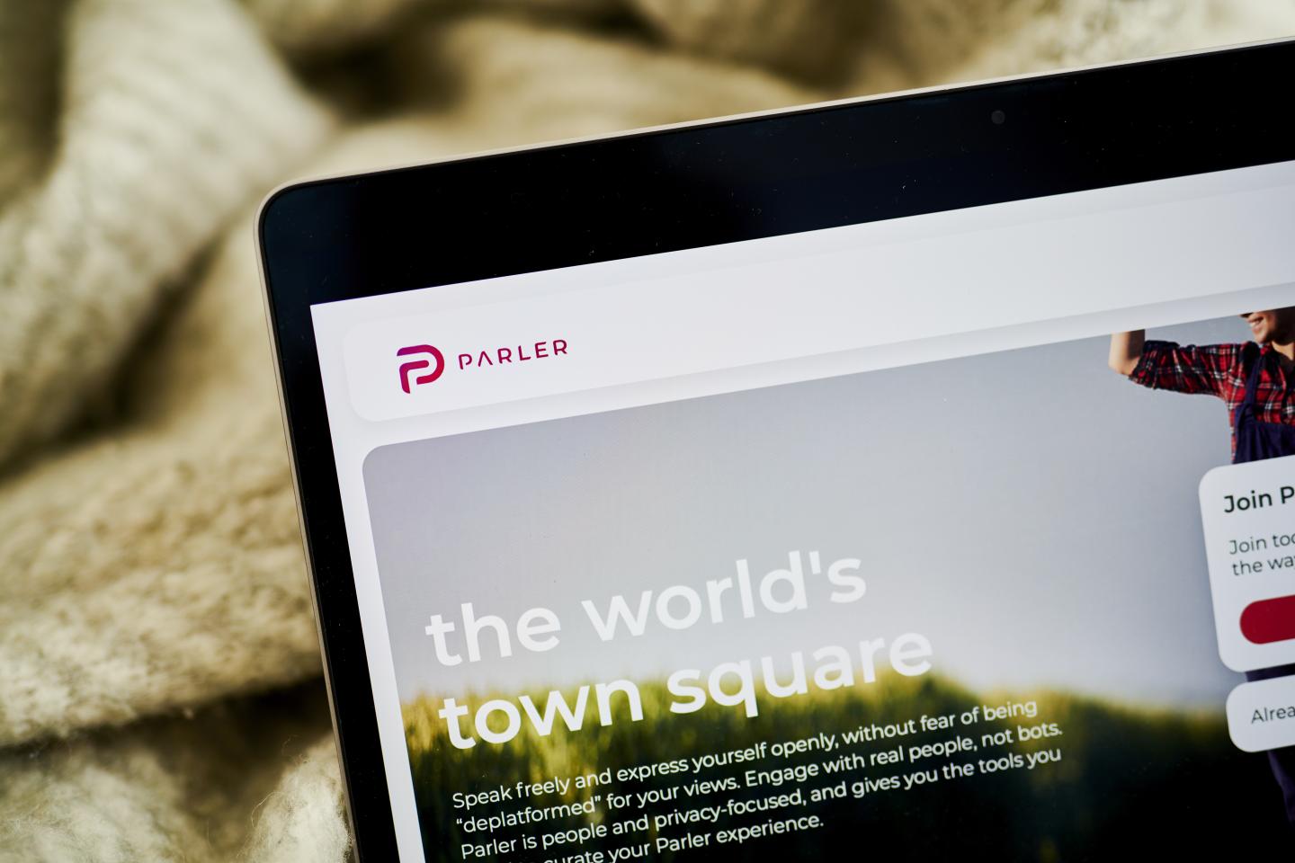 Apple and Google put conservative social network Parler on notice for violent posts