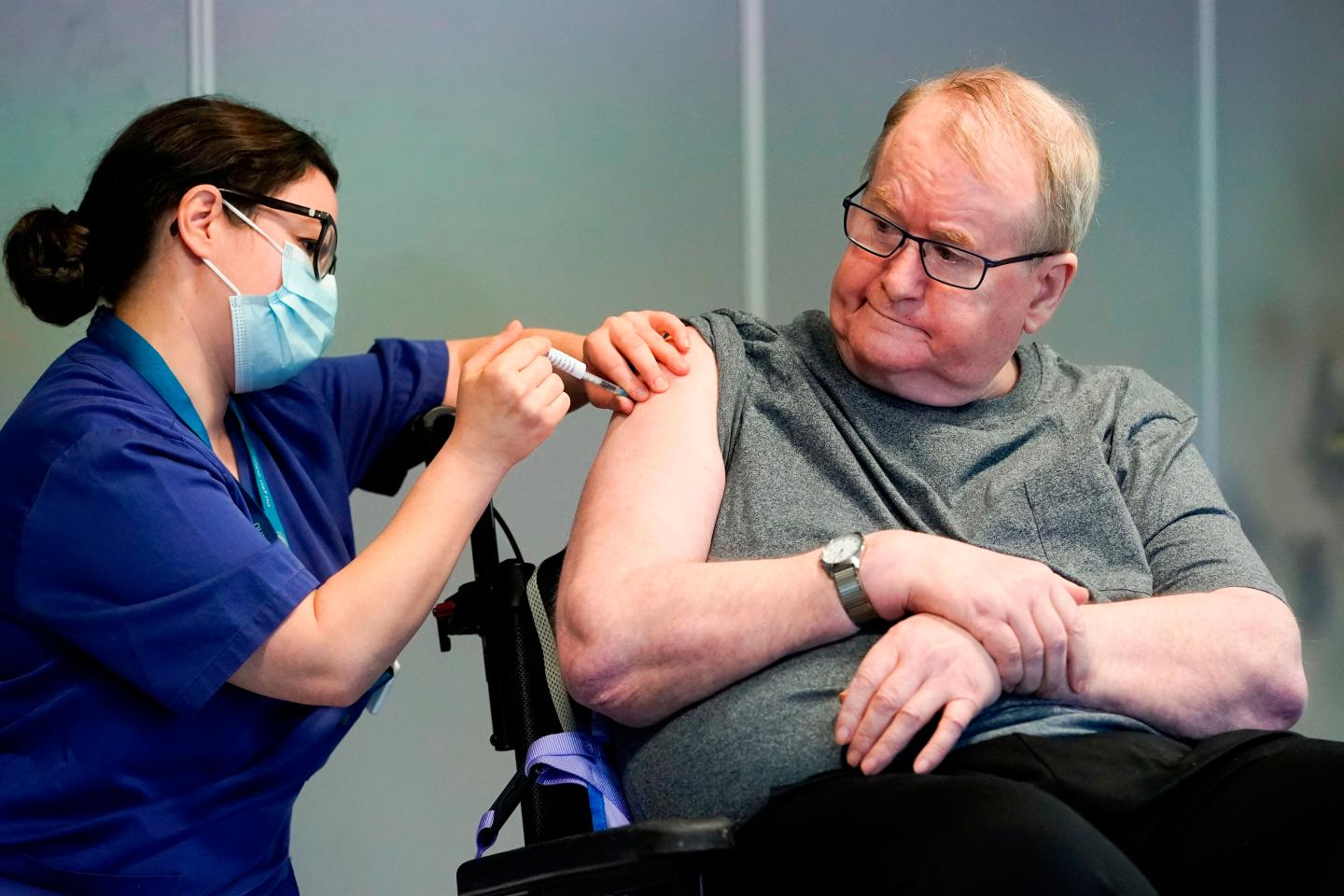 Sick patients over 80 could be a COVID vaccine risk, Norwegian health officials warn