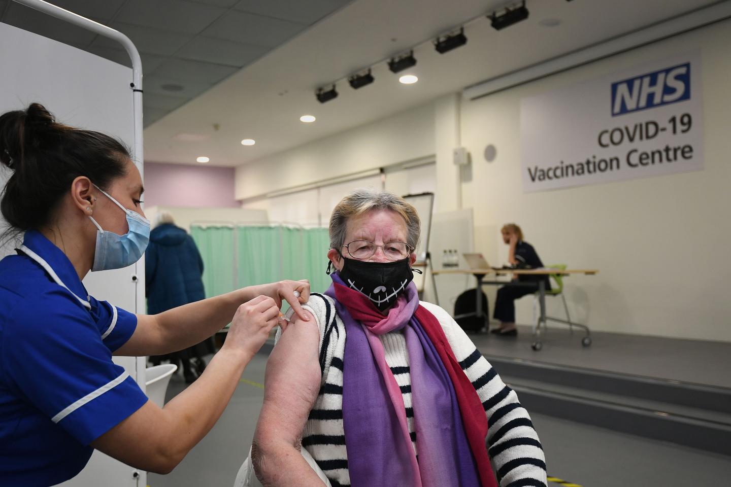 Drugmakers hit back at U.K. plan to delay the second dose of COVID vaccines