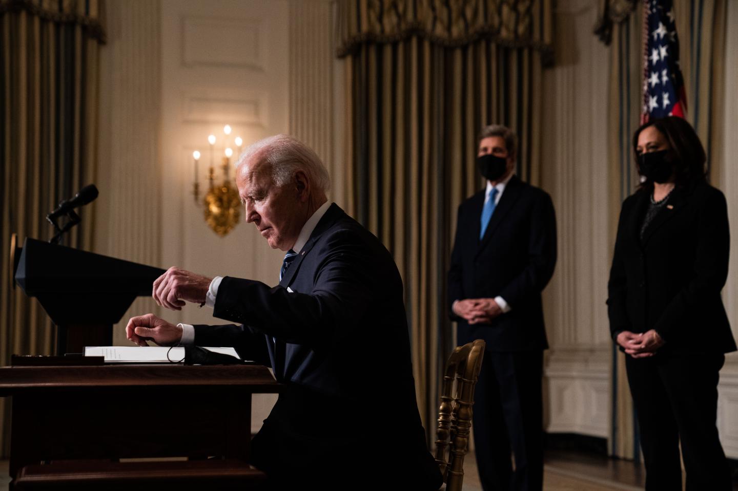 Biden moves to rapidly adopt climate policies, stunning the oil and gas industry