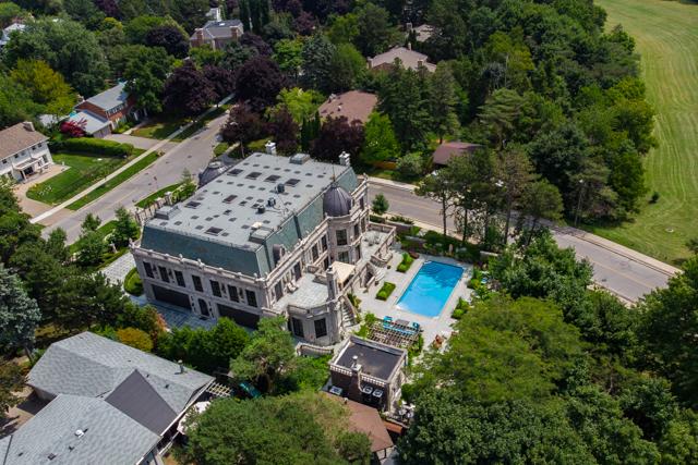 For sale: The ‘Schitt’s Creek’ mansion and motel