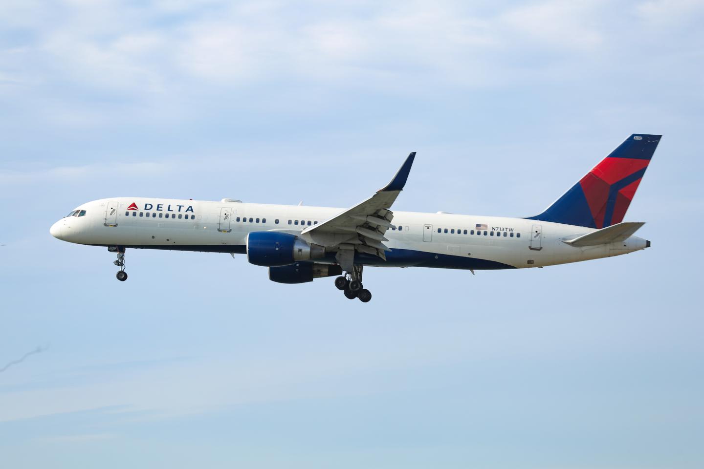 Delta will continue blocking middle seats through end of April