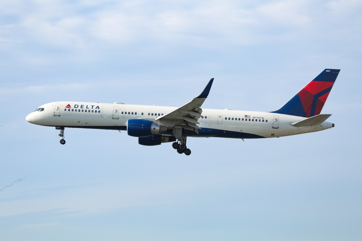 Delta will continue blocking middle seats through end of April