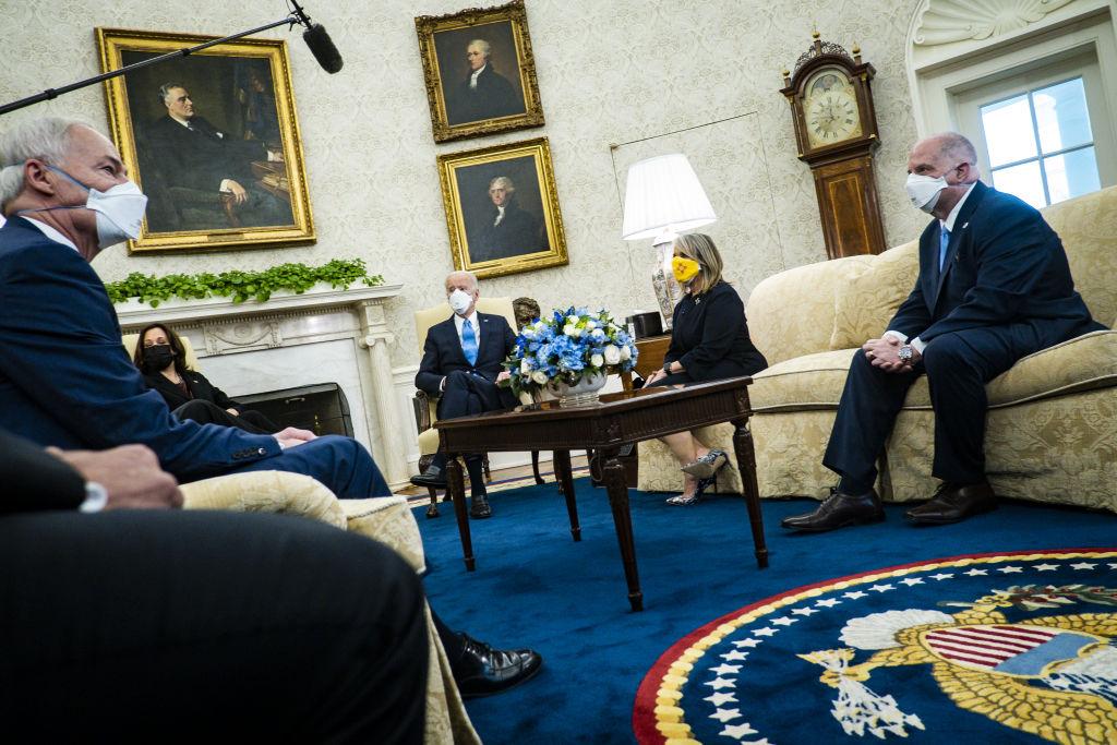 White House, progressive Democrats face off over minimum wage hike