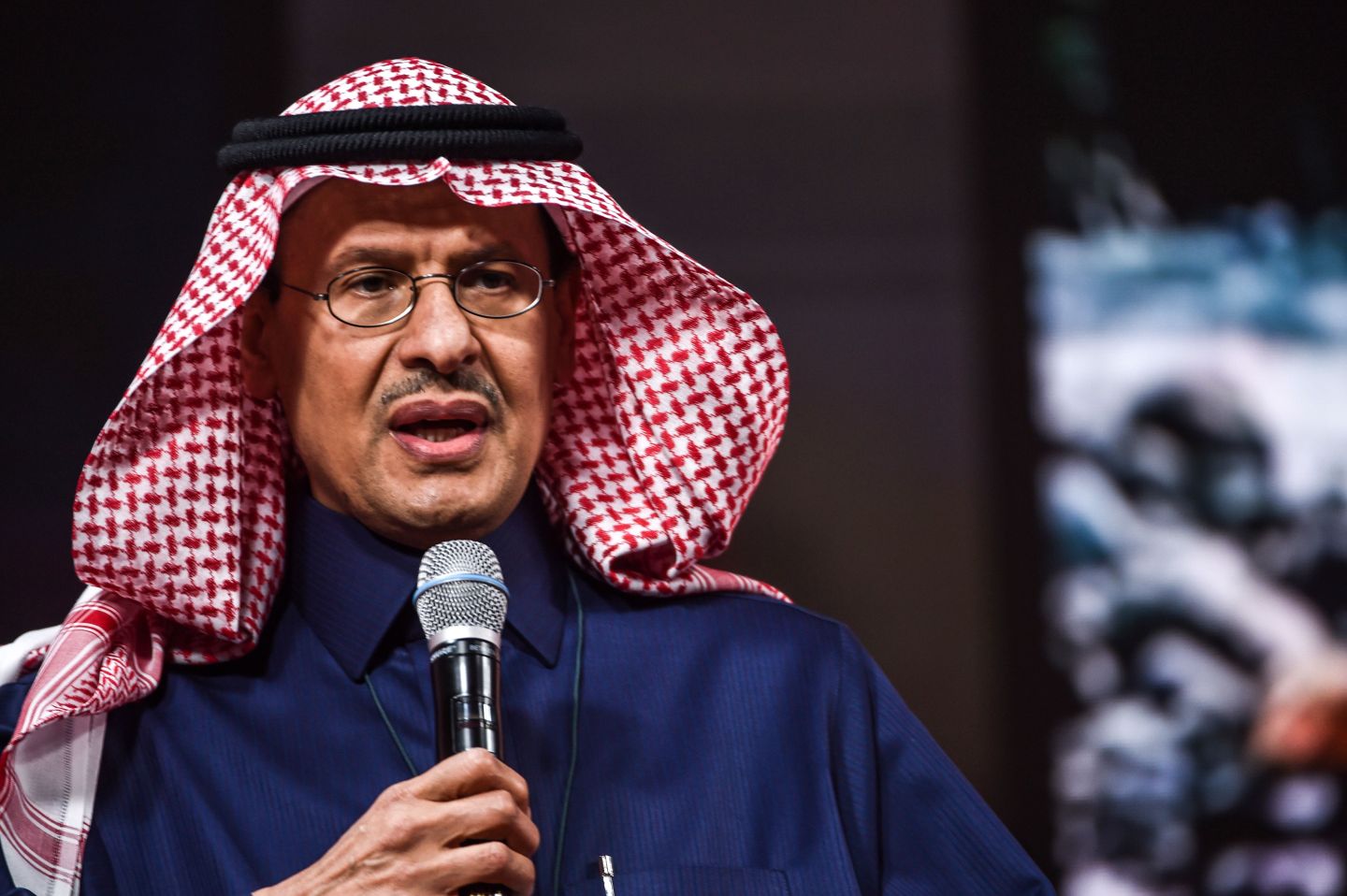 Saudi energy minister bets against frackers