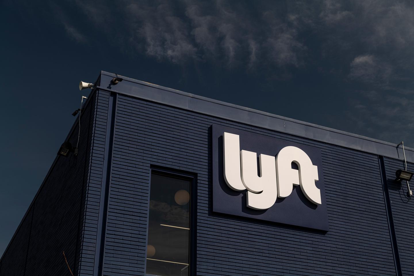 Uber, Lyft team up on database to expose abusive drivers