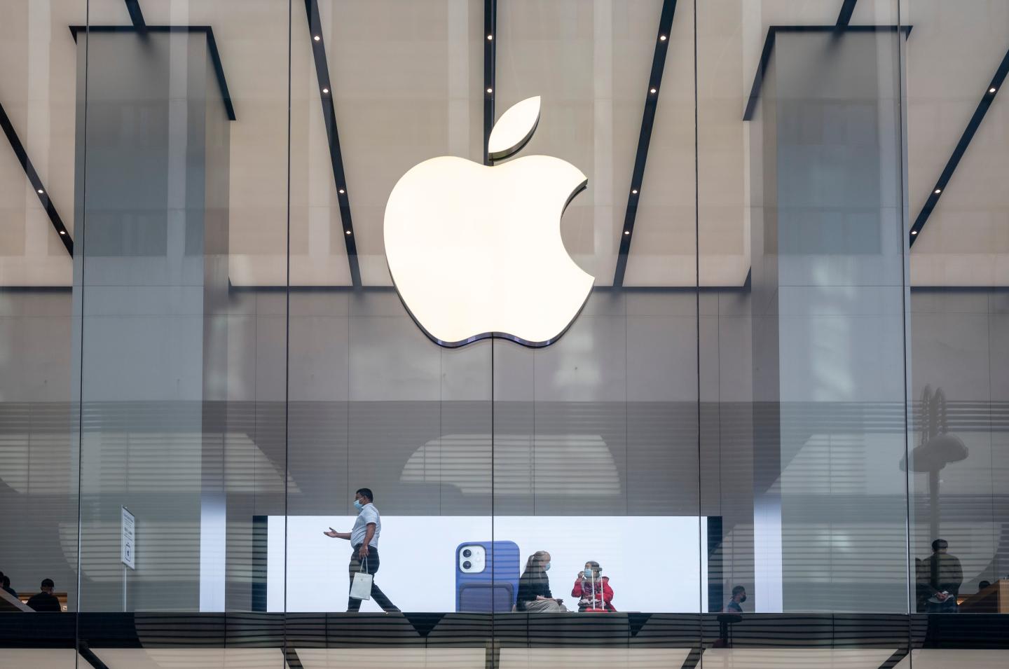Apple loses bid to stop Swatch from using Steve Jobs’s ‘one more thing’ line
