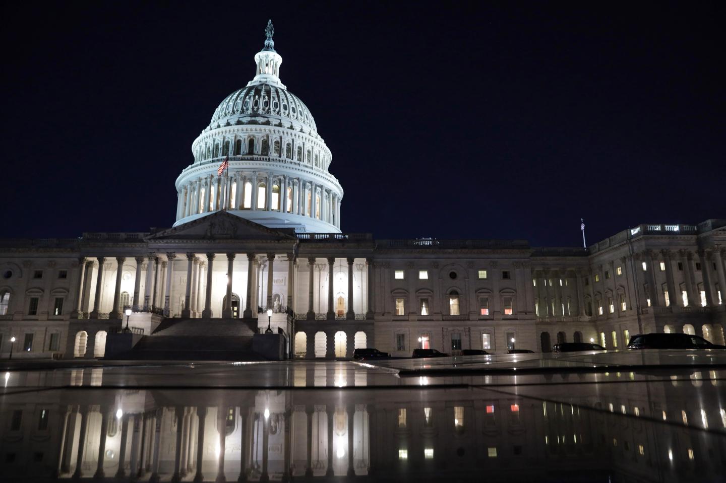 Senate Democrats remain divided over $15 minimum wage as they head into 2022 midterm season