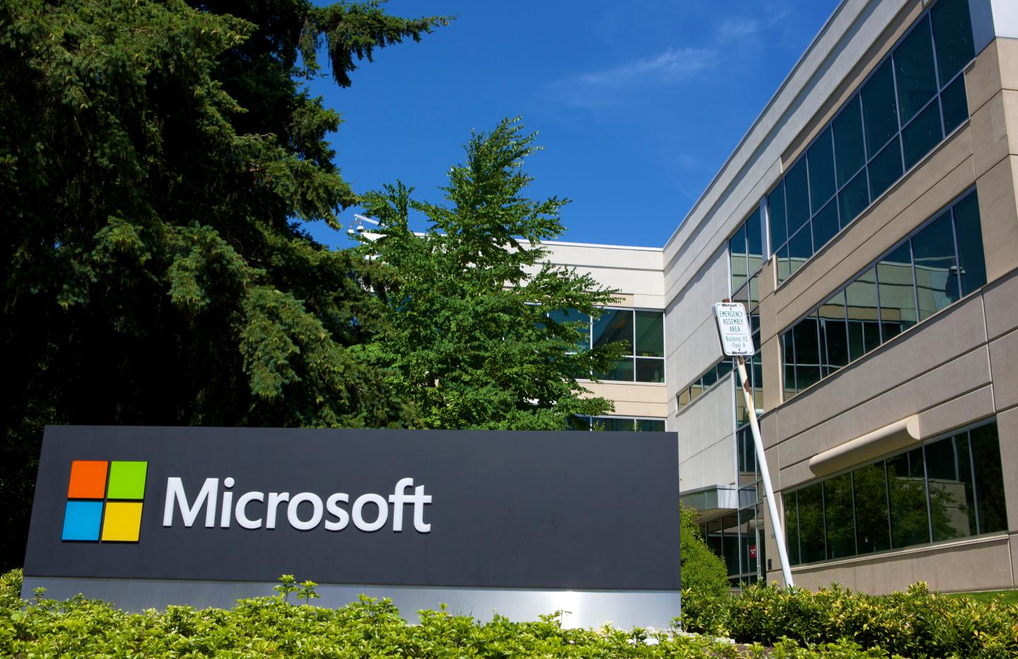 Microsoft workers to begin returning to global headquarters