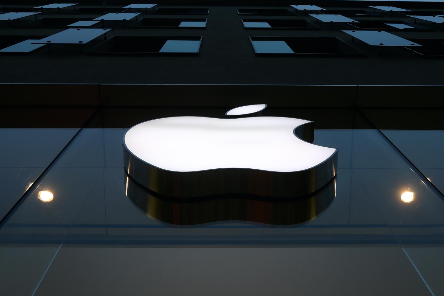 Apple announces plans to build $1 billion East Coast campus