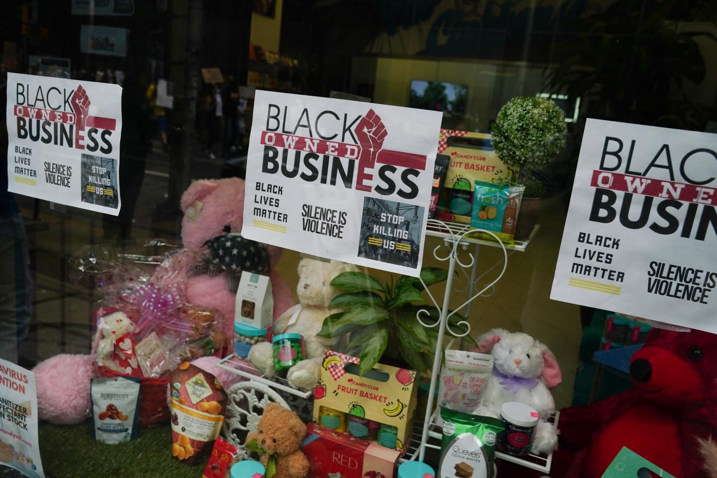 Women and minority-owned small businesses aren’t sharing in the U.S. recovery