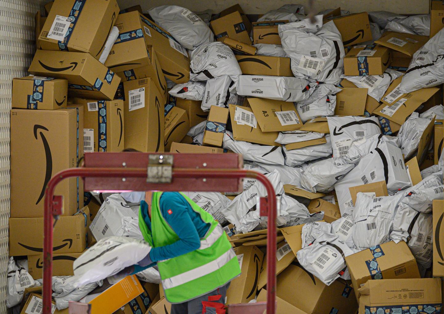 Amazon’s blowout results fail to lift stock futures