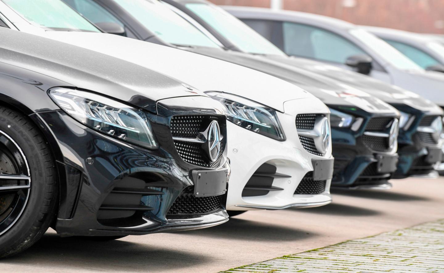 Chinese demand powers knockout Daimler profits as German auto stocks make a big comeback