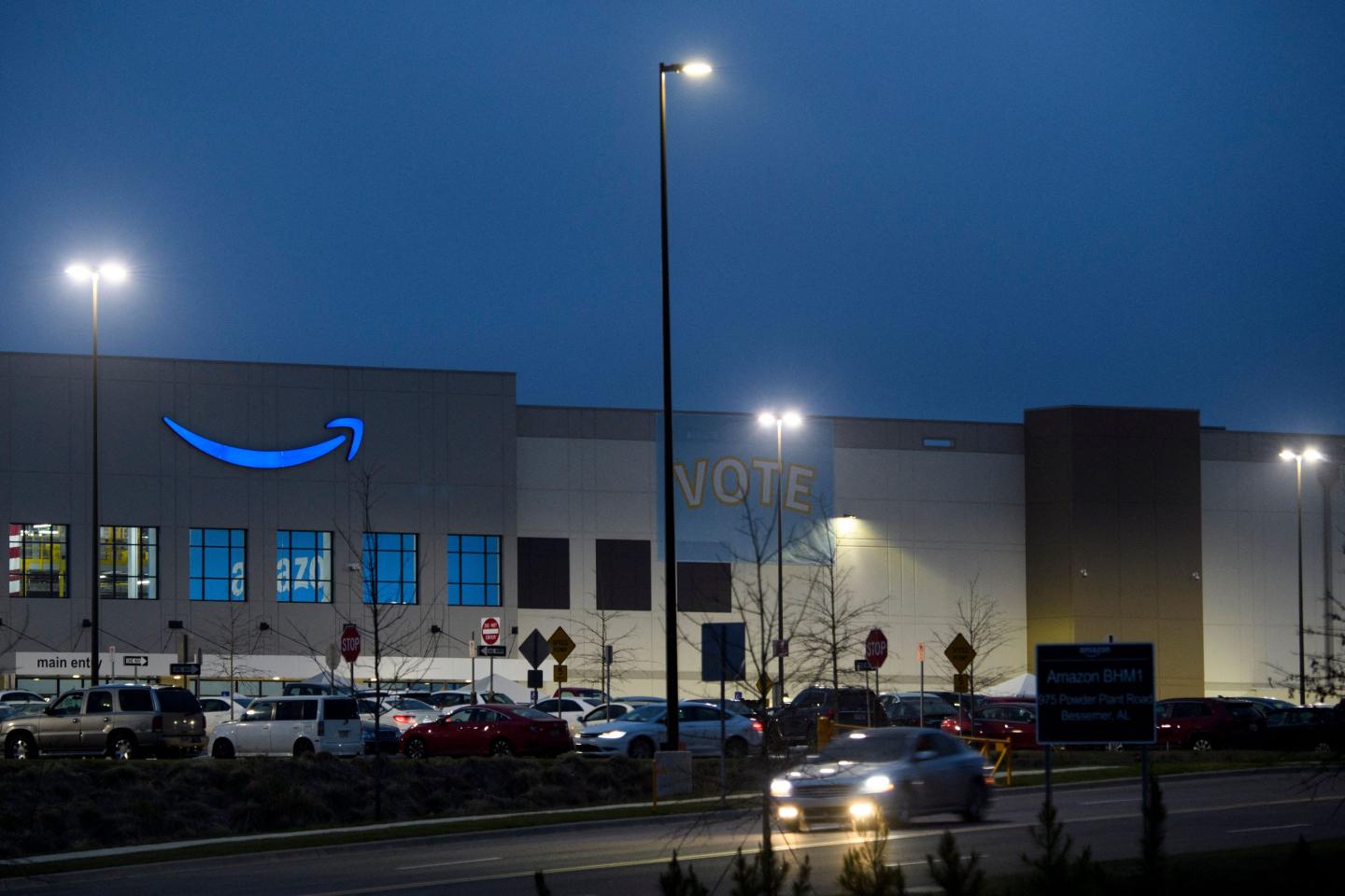 US-IT-LABOR-AMAZON