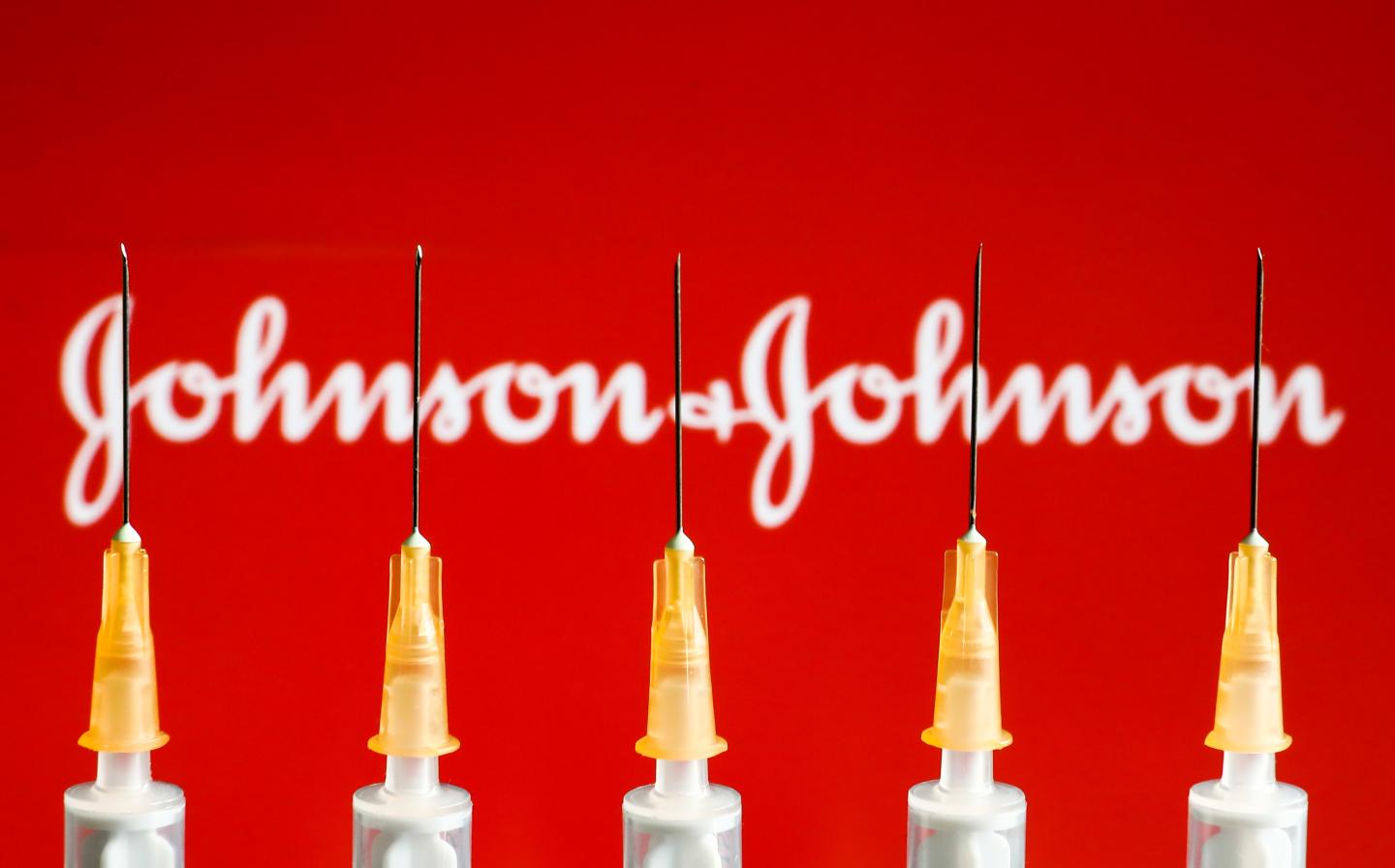 U.S. officials say they need more time to weigh J&J vaccine risks