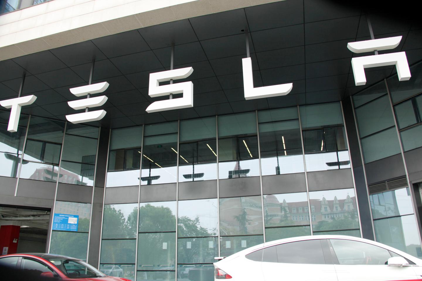 5 hot-button issues investors should watch for in Tesla’s first quarter data deluge later today