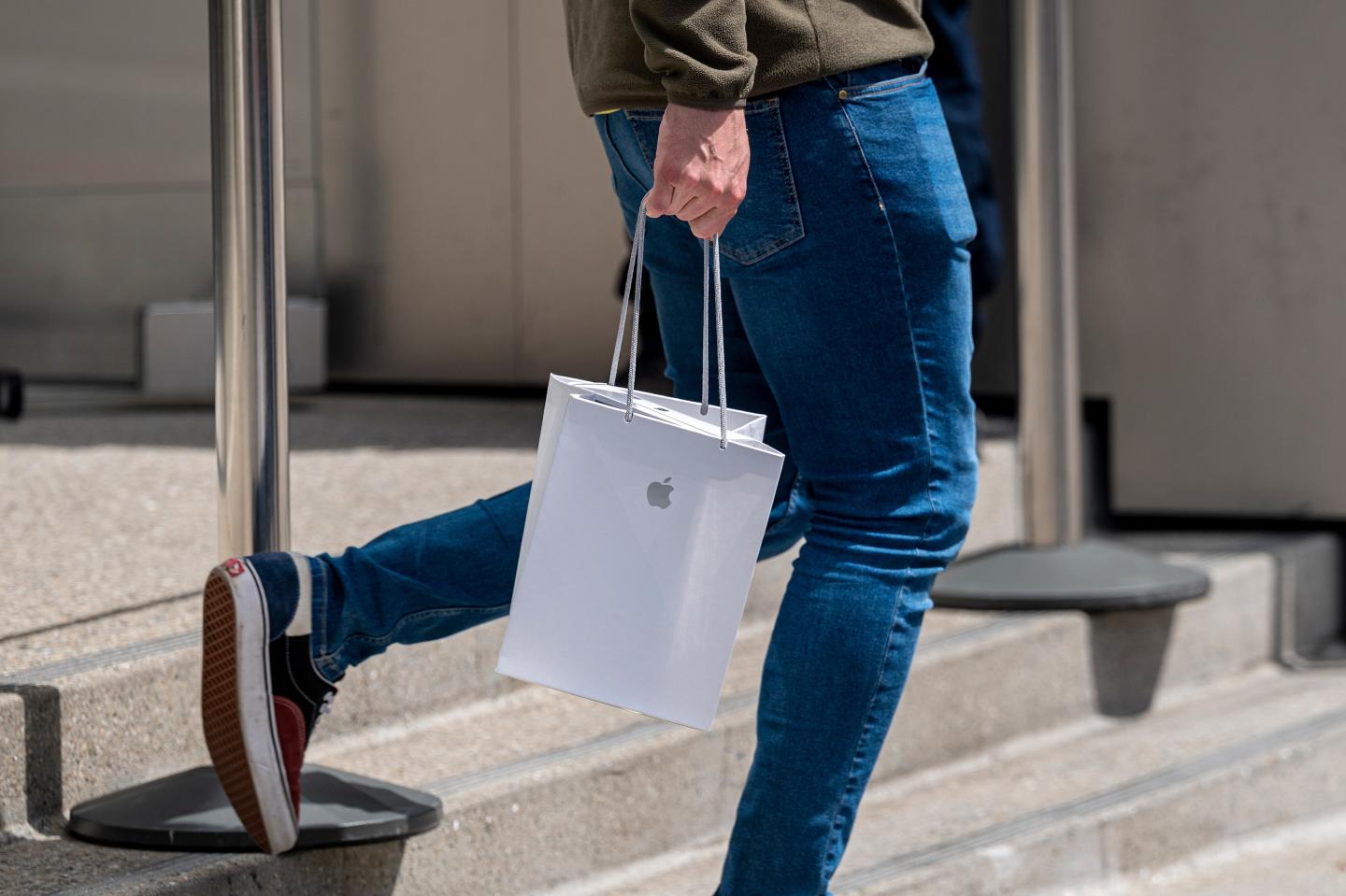 Monster earnings from Apple and Facebook lift global stocks