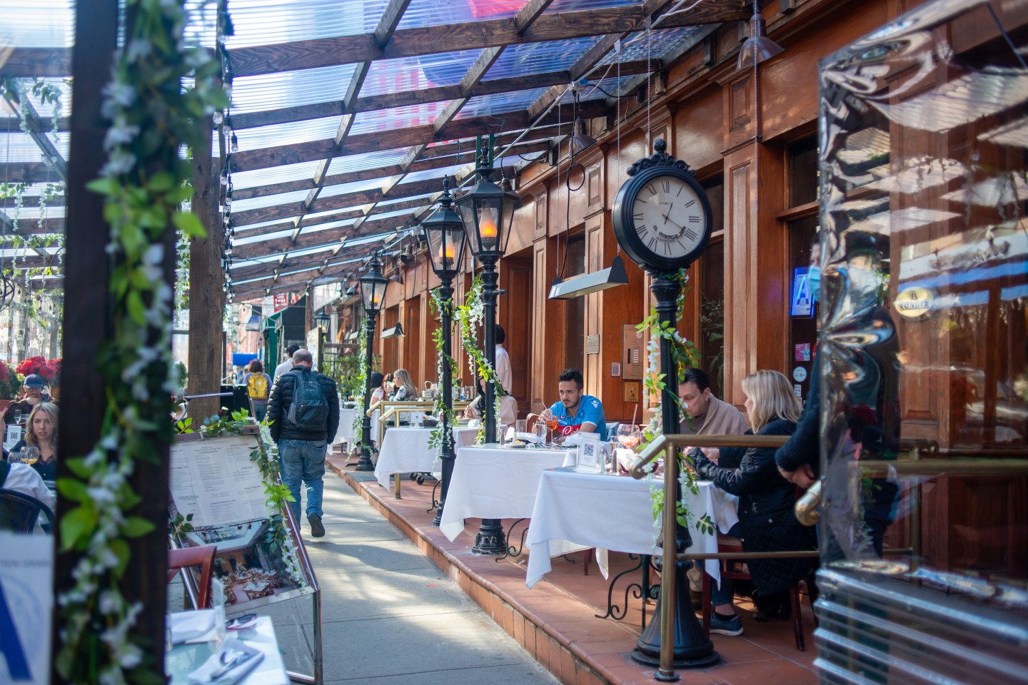 As NYC prepares to fully reopen in July, Manhattan restaurants struggle to find staff