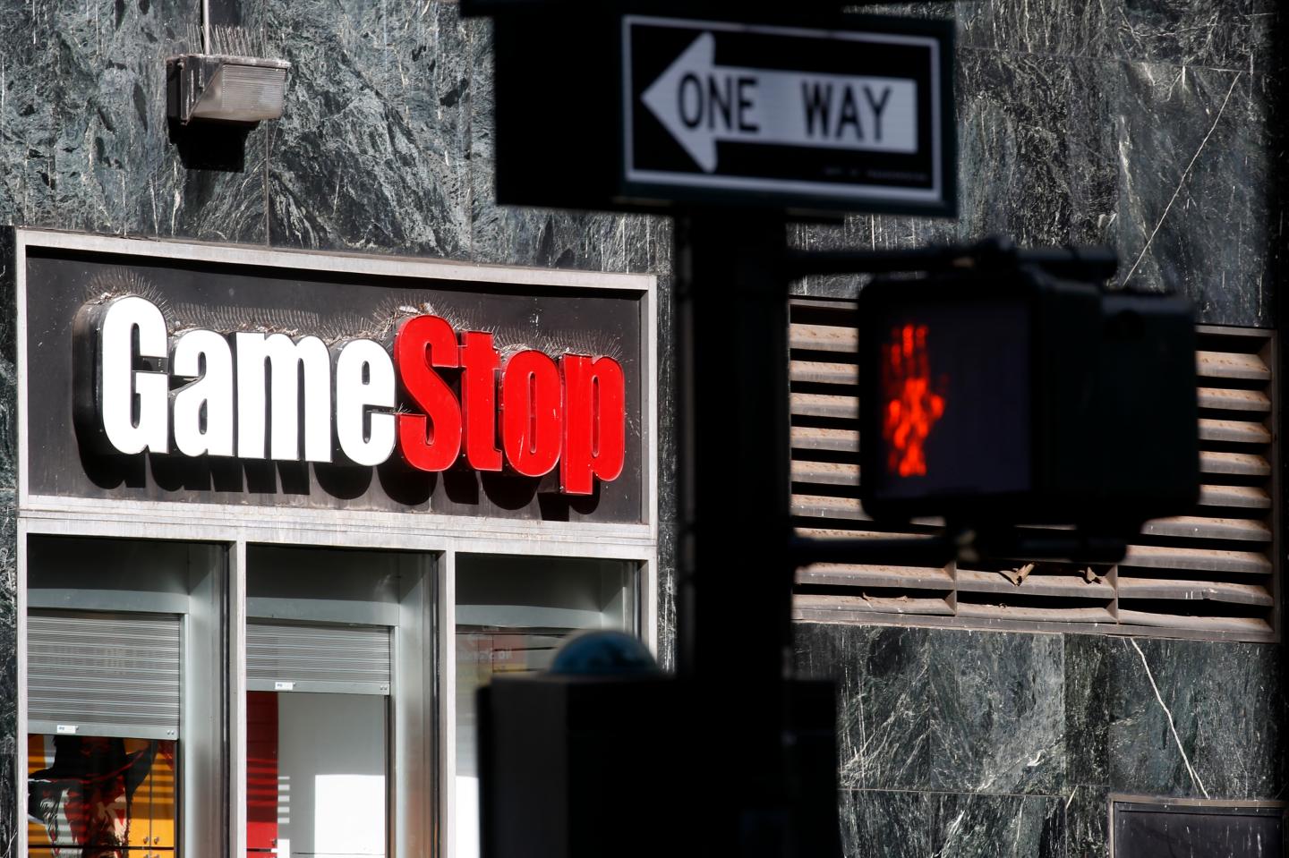 GameStop CEO forfeits nearly $100 million in stock as company seeks to replace him