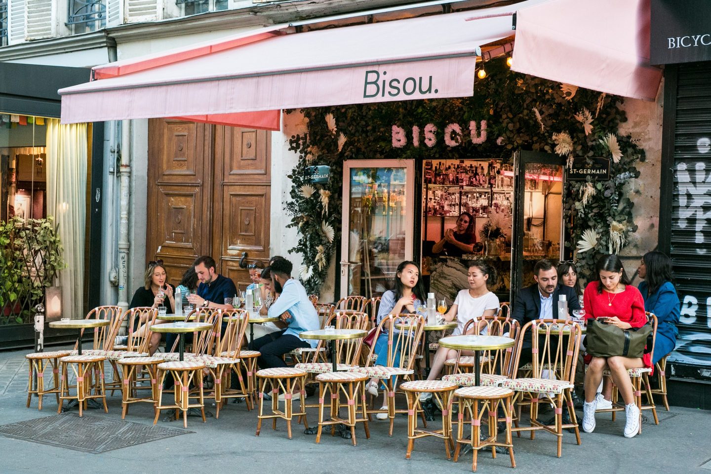 Bisou, a sustainable cocktail bar on Boulevard du Temple in Paris.