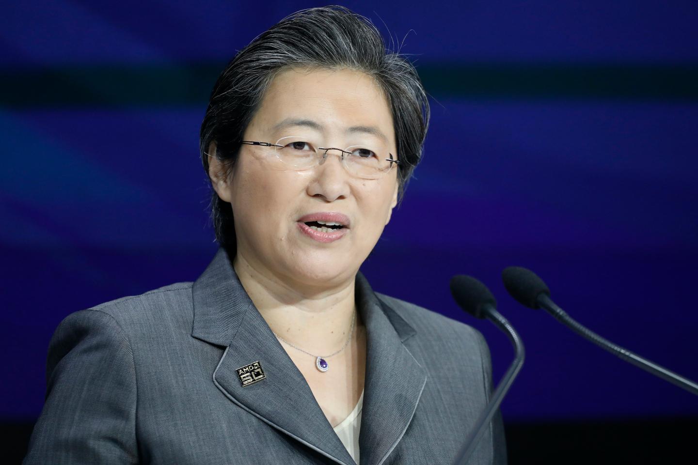Female CEOs saw median pay fall 2% in 2020 despite gains