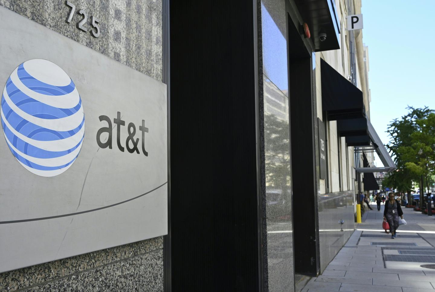 AT&T to spin off media businesses, merge them with Discovery