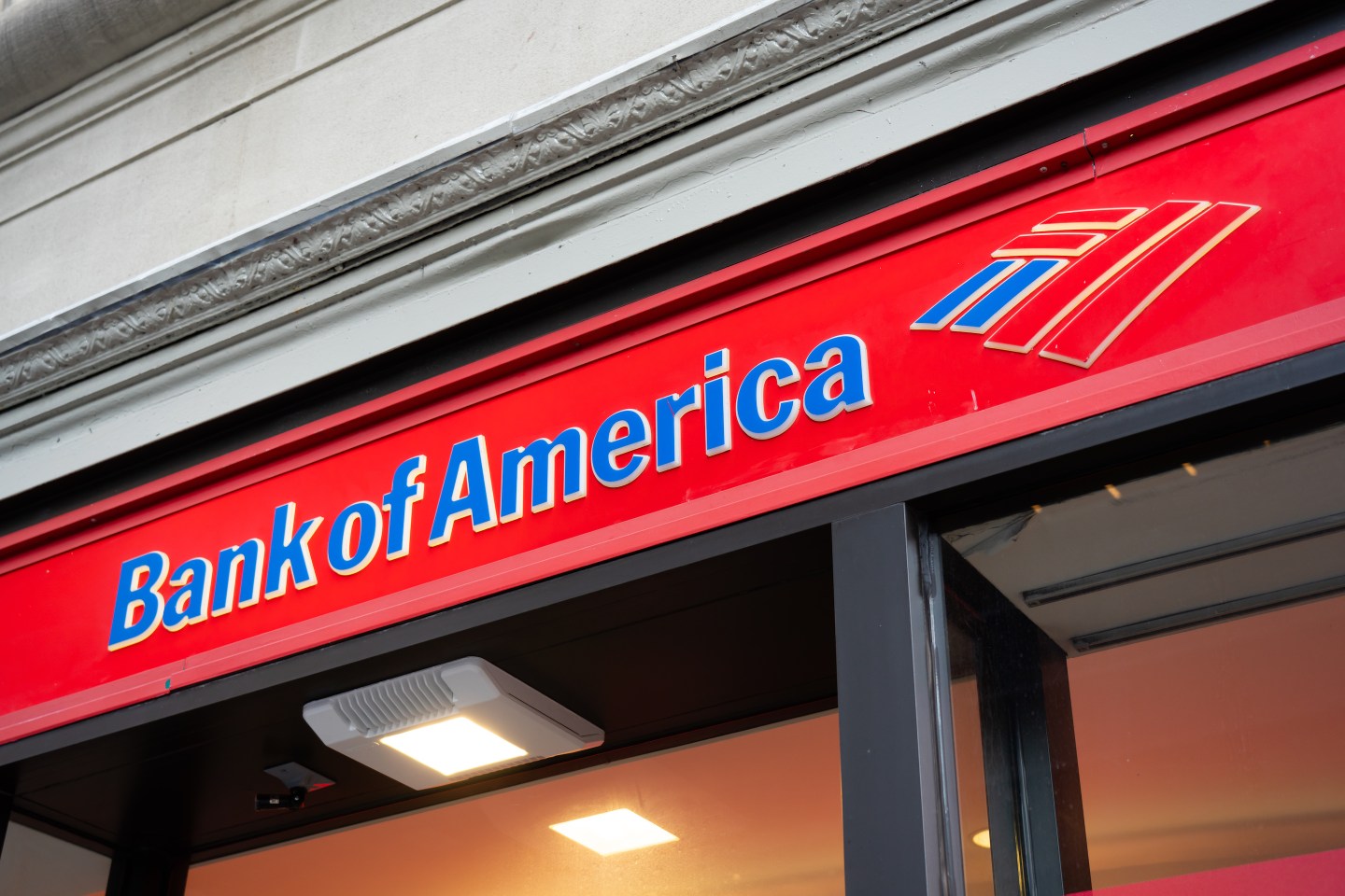 Bank of America announced on Tuesday it would raise its minimum wage to $25 by 2025.