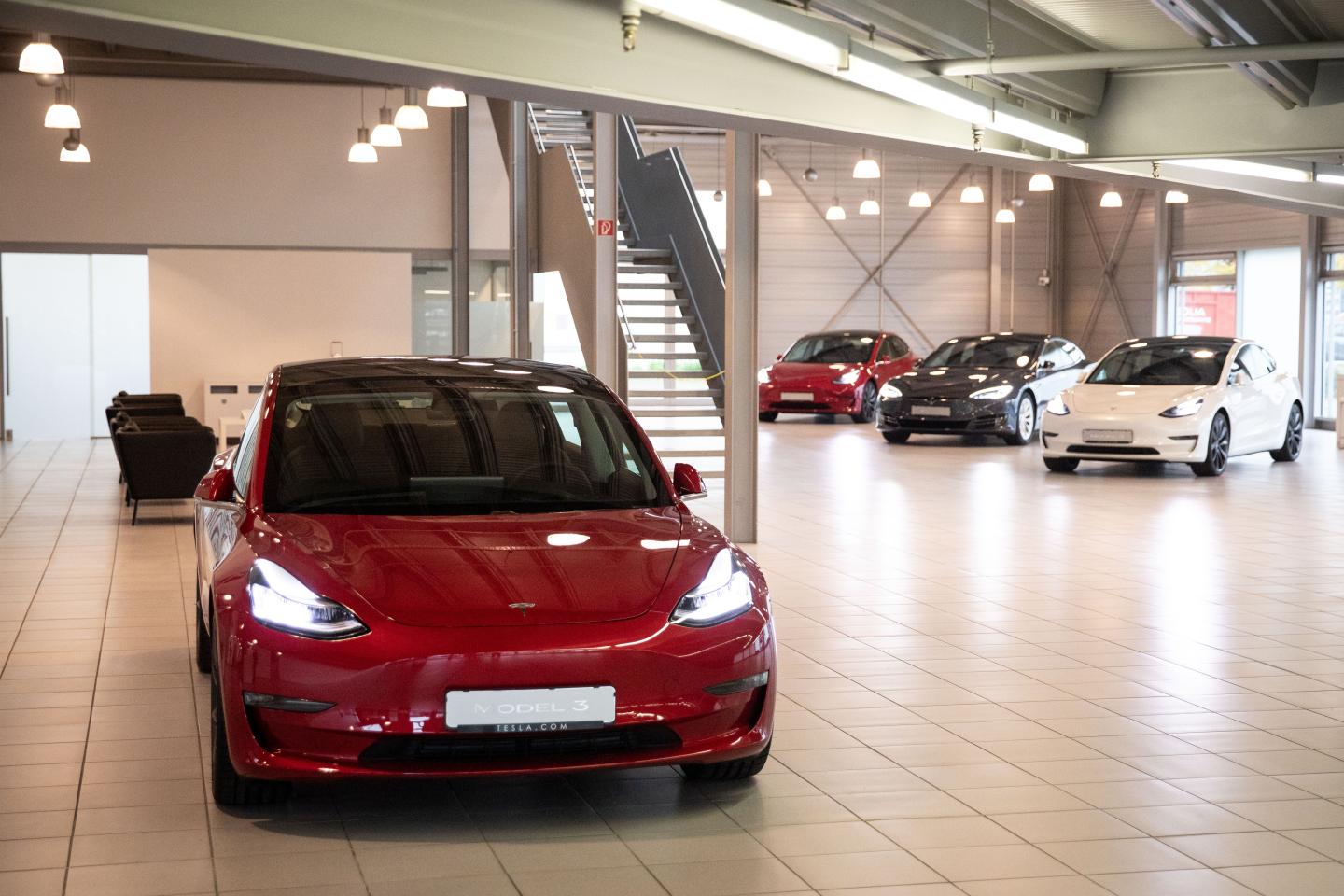 Consumer Reports yanks safety ratings from some Tesla models