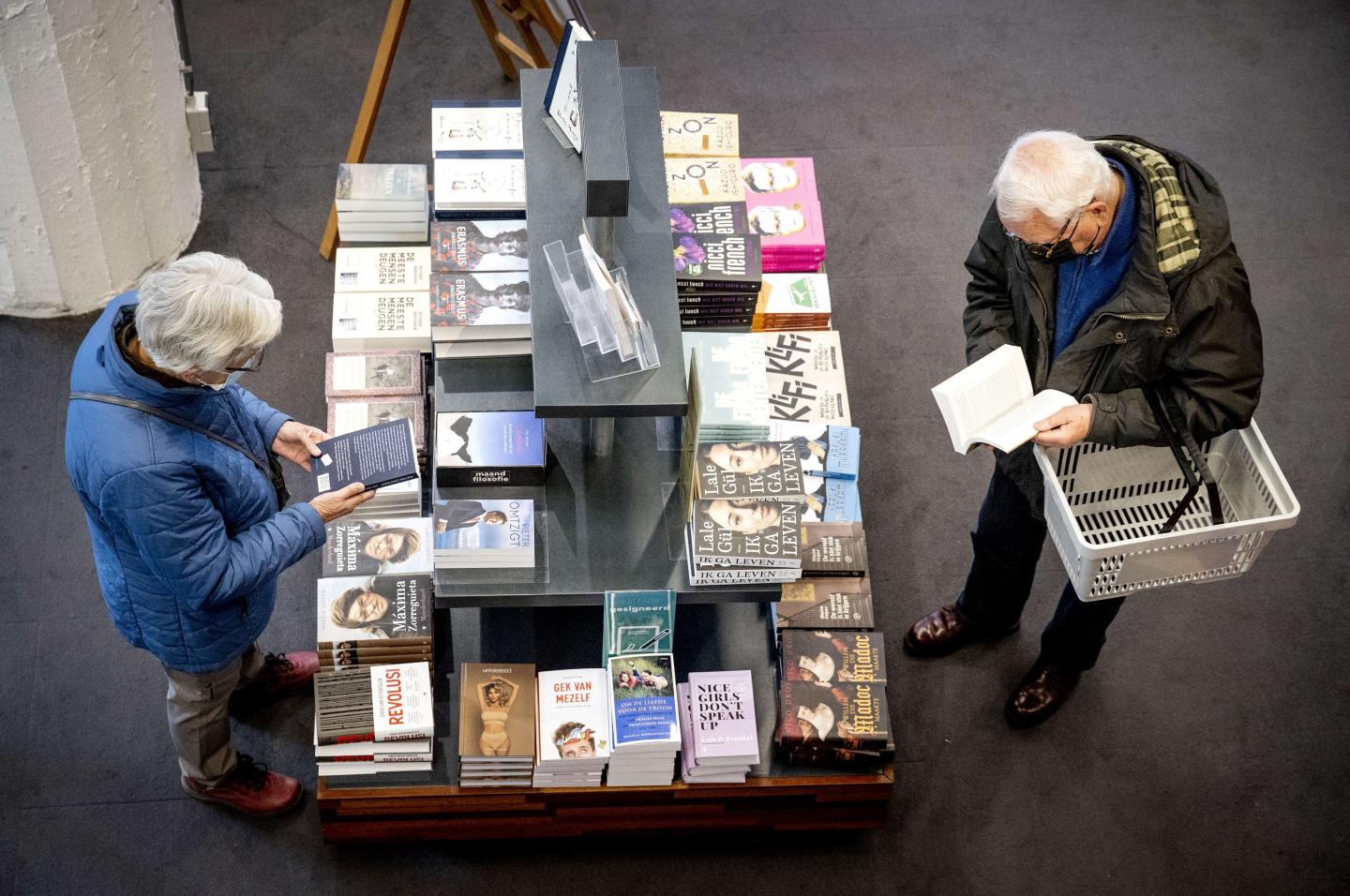 Book publishers try writing a new chapter with the help of tech